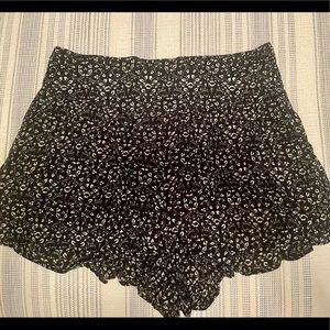 Black & White Shorts w/ Pockets